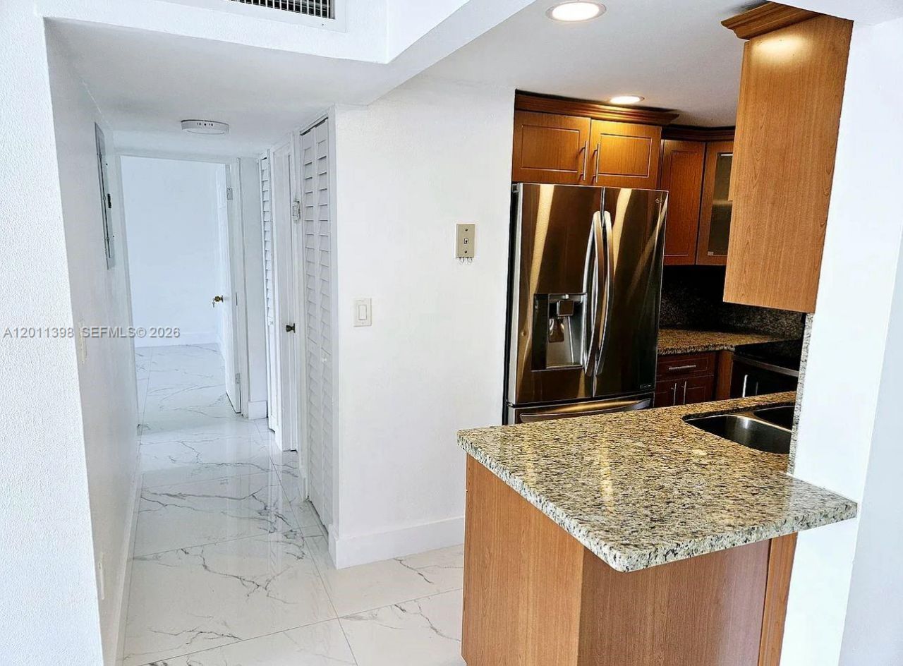 9682 Fontainebleau Blvd, Unit 207, Miami, FL 33172 Photo