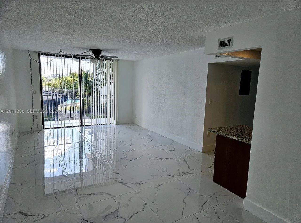 9682 Fontainebleau Blvd, Unit 207, Miami, FL 33172 Photo
