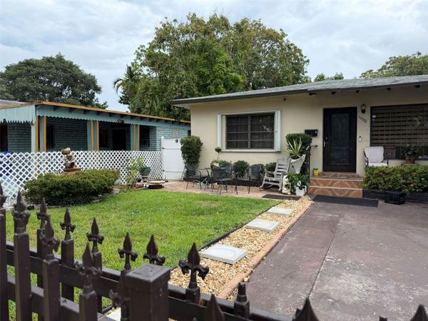 1190 NW 50th St , Miami, FL 33127
