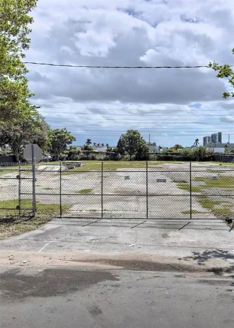 8322 NW 64 , Miami, FL 33166 Photo