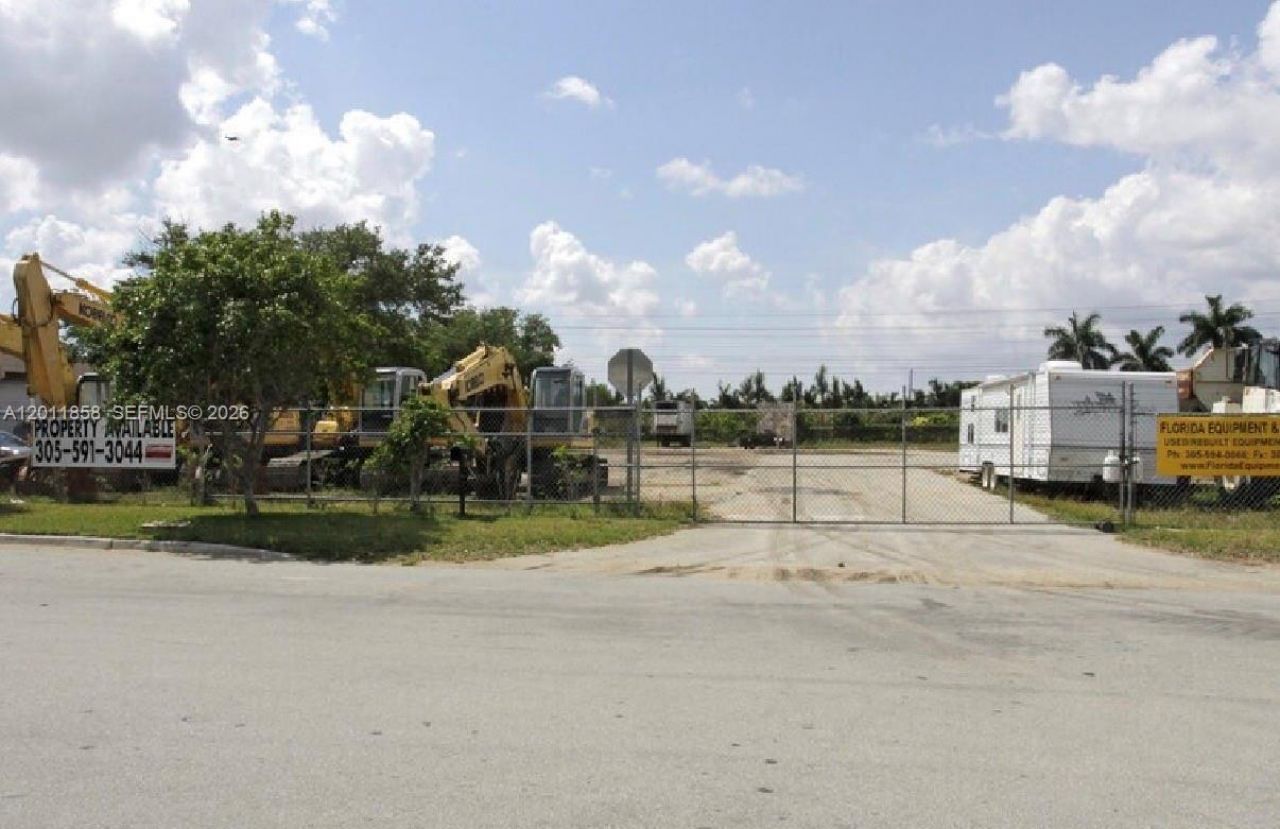 8322 NW 64 , Miami, FL 33166 Photo