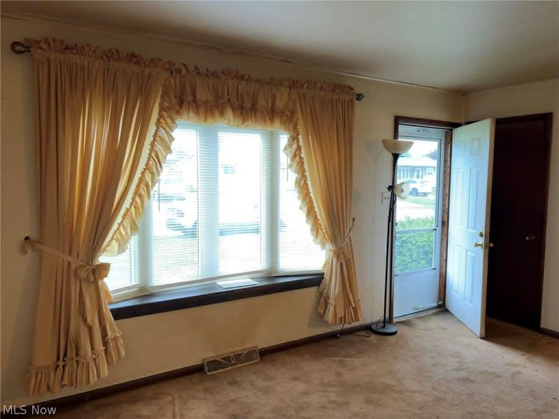 517 E 5th Street, West Lafayette, OH 43845 Photo 6