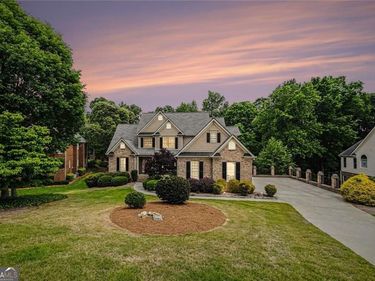 4621 Chartwell Chase Court, Flowery Branch, GA 30542