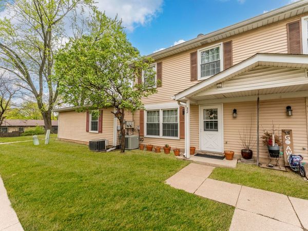 32 Wildwood lane G , Bolingbrook, IL 60440
