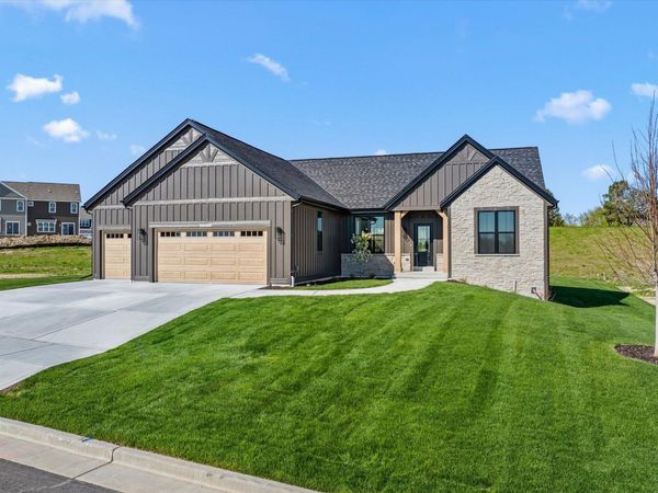 W209N5699 Turnberry Ln, Unit Lt103, Menomonee Falls, WI 53052