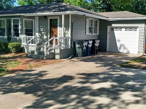 923 Crestline Drive, Lawrence, KS 66049