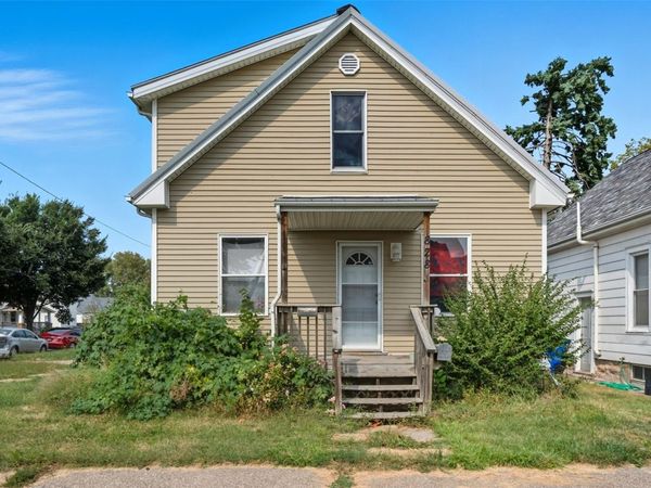 828 8th Avenue SW, Cedar Rapids, IA 52404