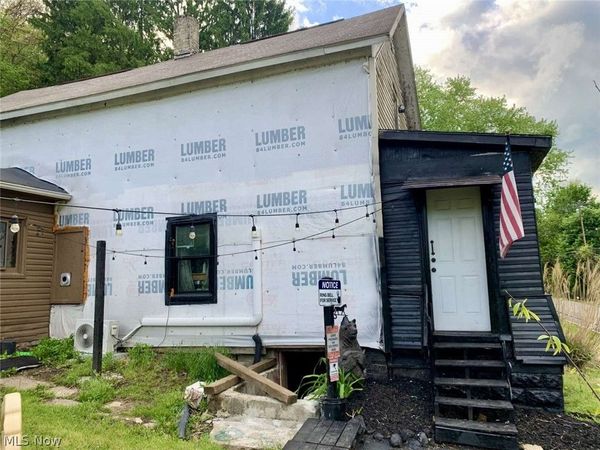 486 Deersville Avenue , Uhrichsville, OH 44683