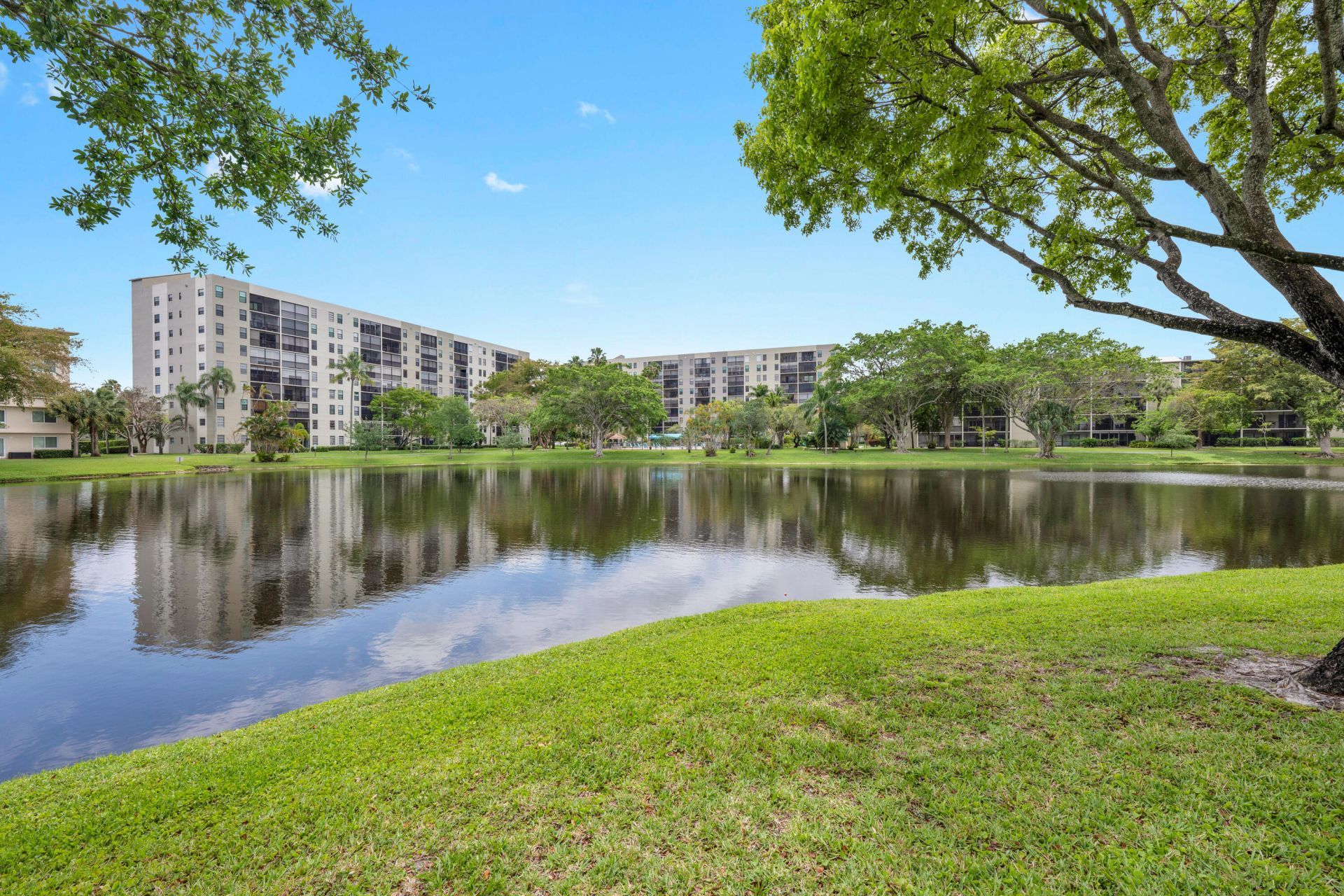 2205 S Cypress Bend Drive, Unit 801, Pompano Beach, FL 33069 Photo