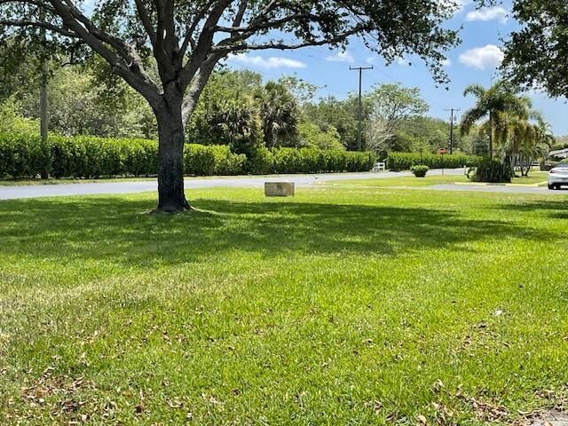580 High Point Drive, Unit B, Delray Beach, FL 33445 Photo