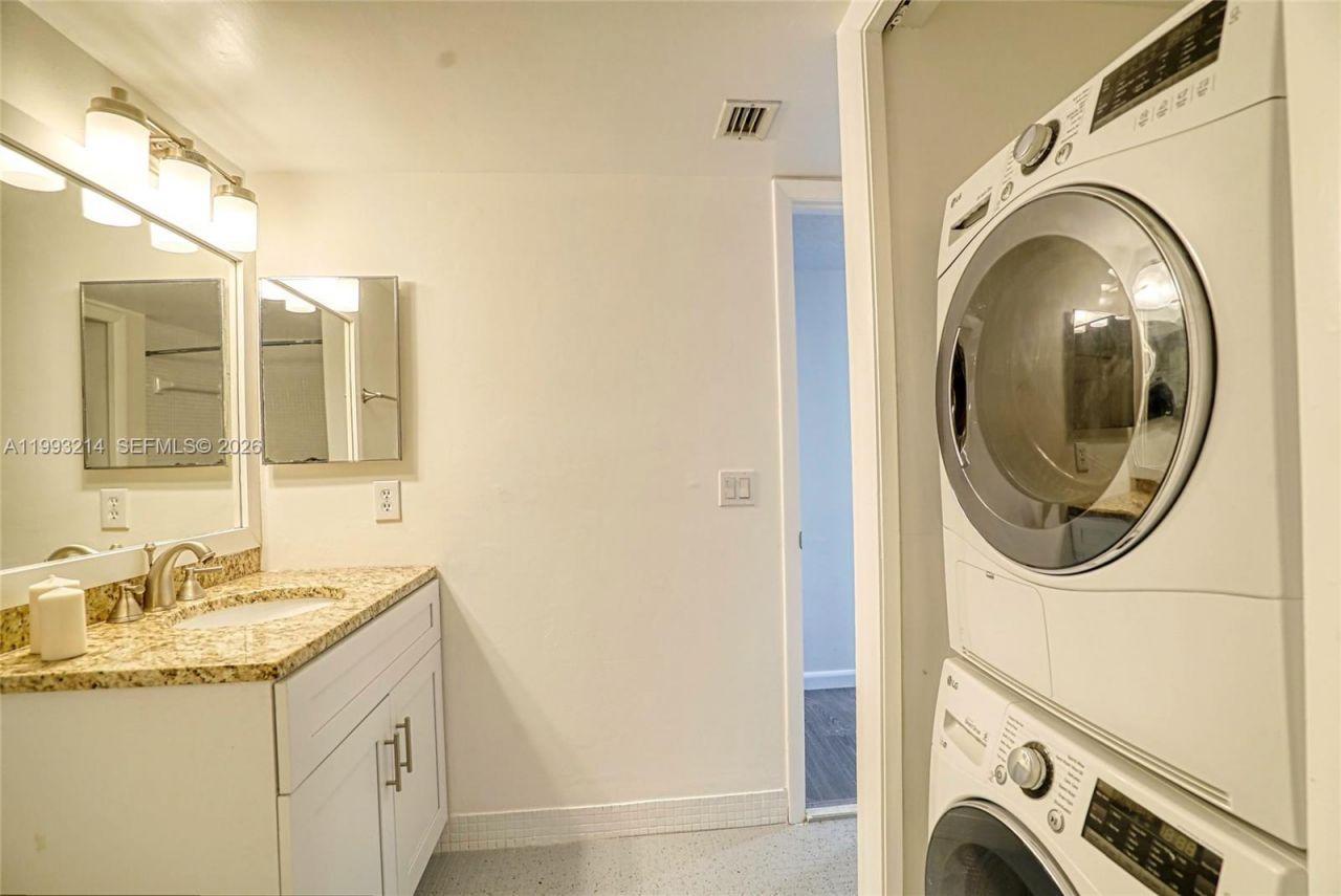 434 Lakeview Dr , Unit 205, Weston, FL 33326 Photo