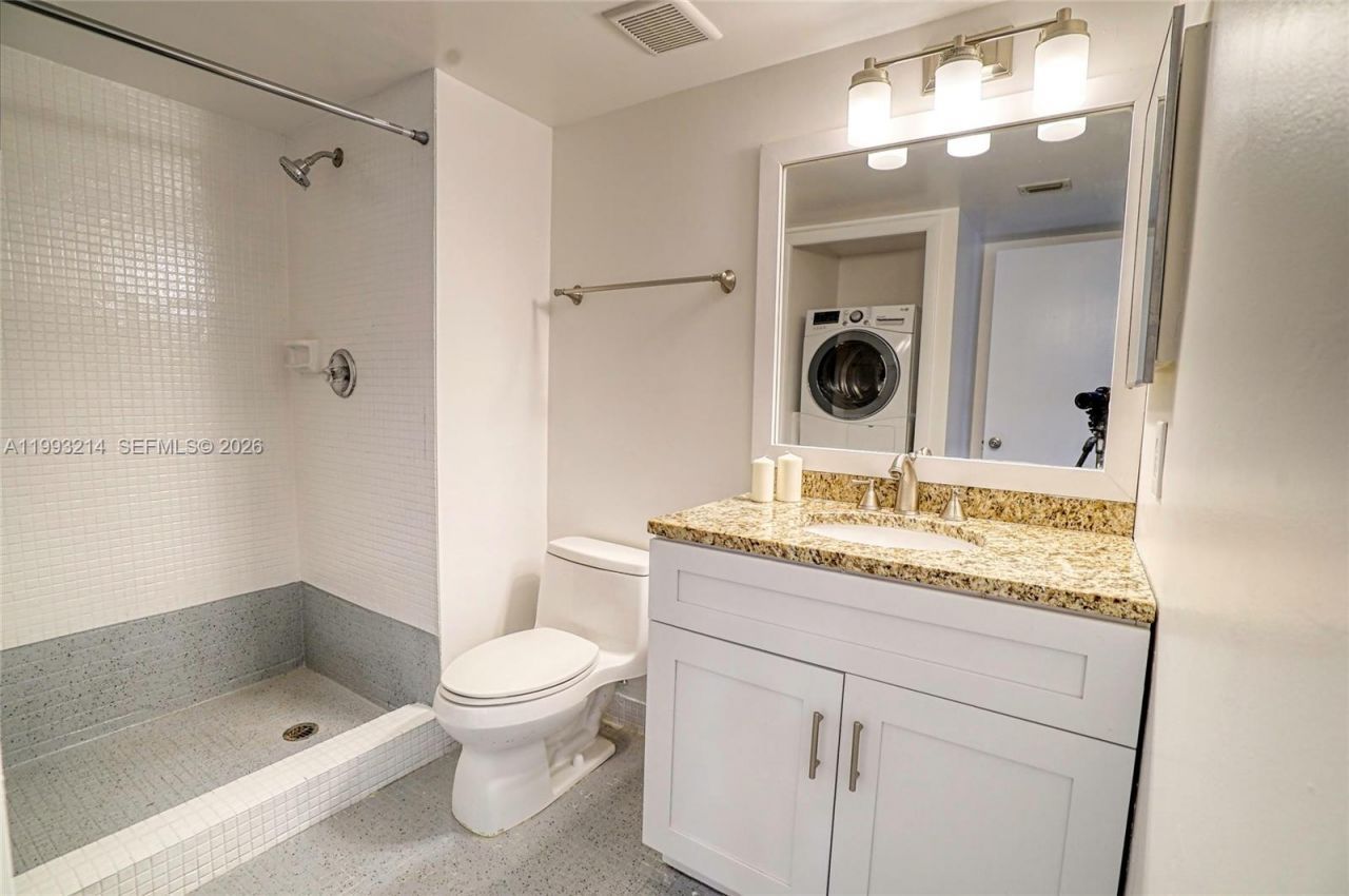 434 Lakeview Dr , Unit 205, Weston, FL 33326 Photo
