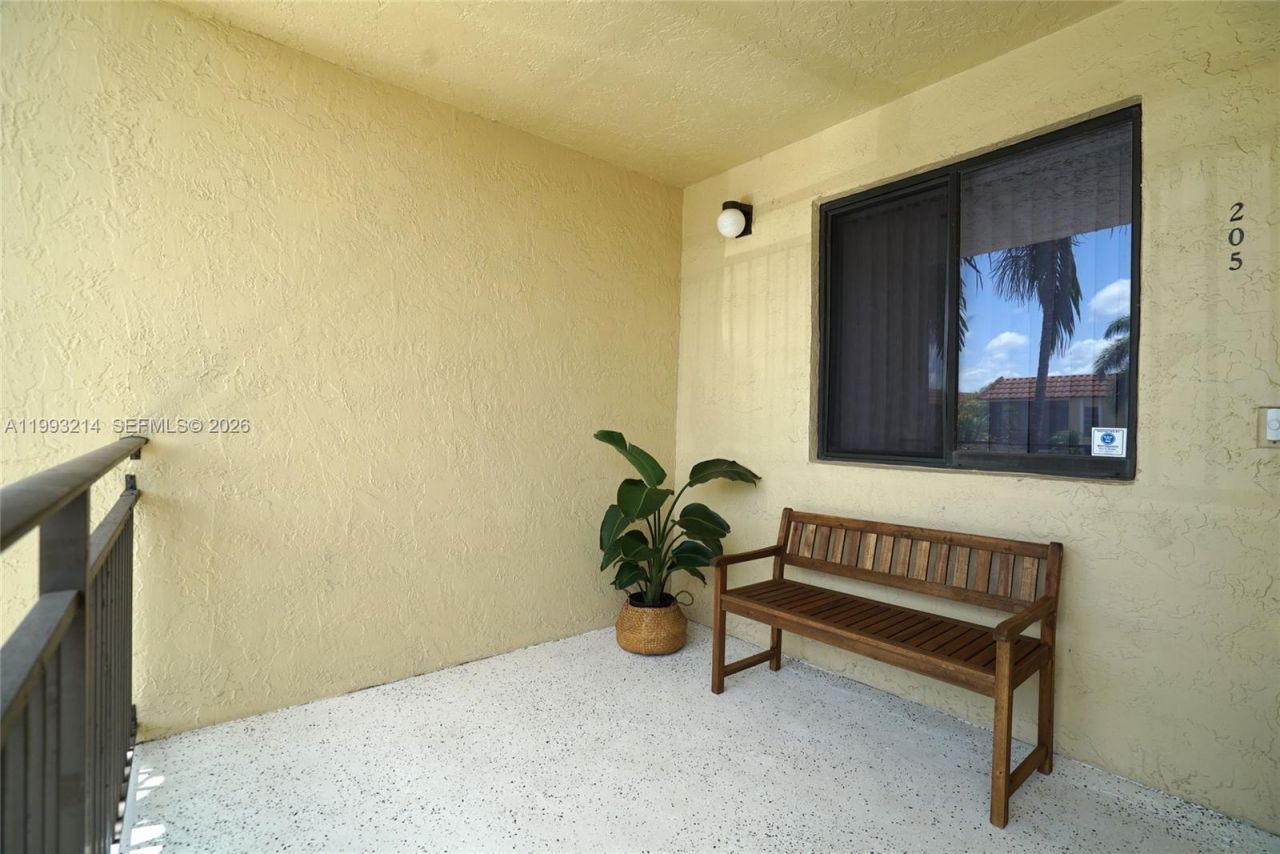 434 Lakeview Dr , Unit 205, Weston, FL 33326 Photo