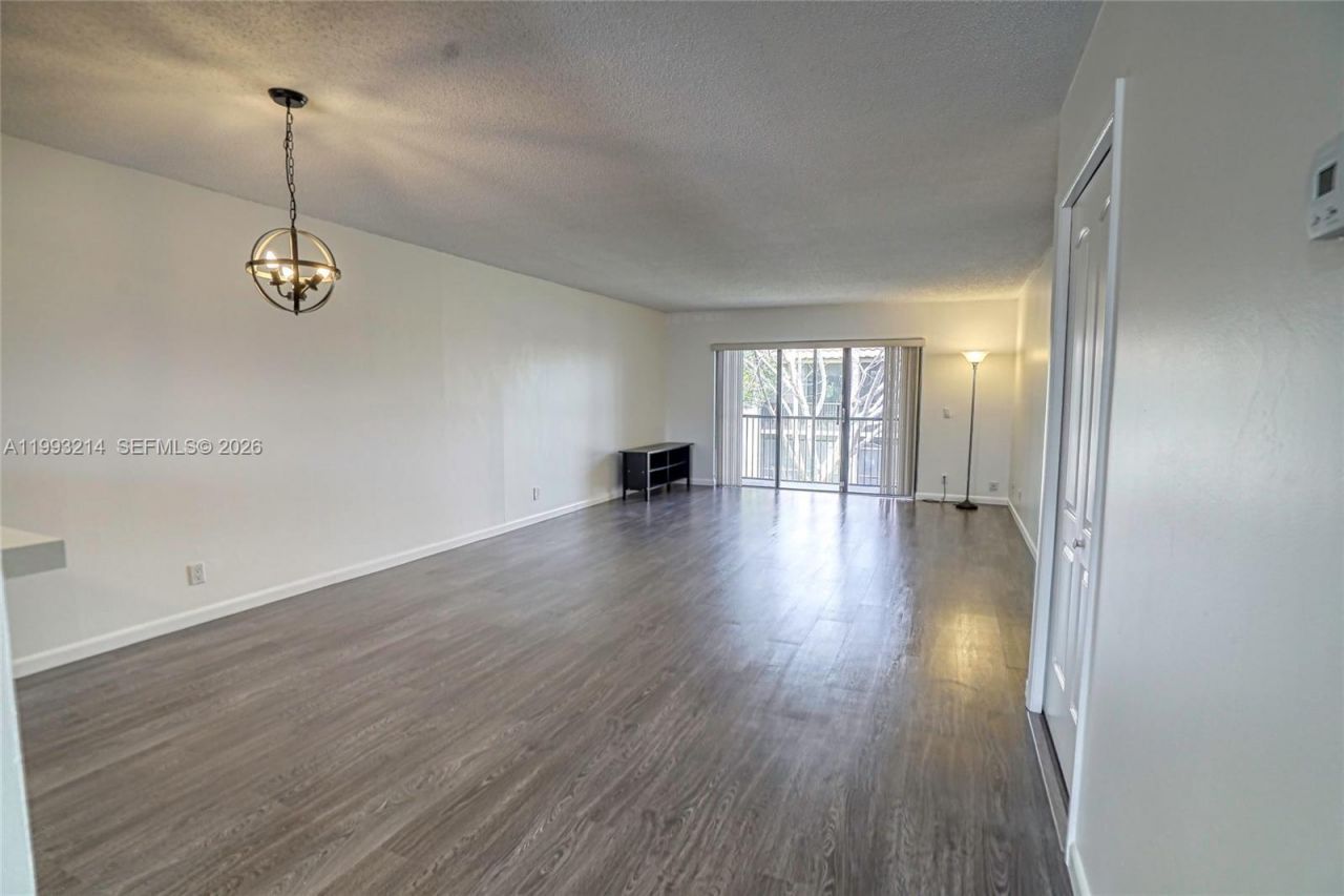 434 Lakeview Dr , Unit 205, Weston, FL 33326 Photo