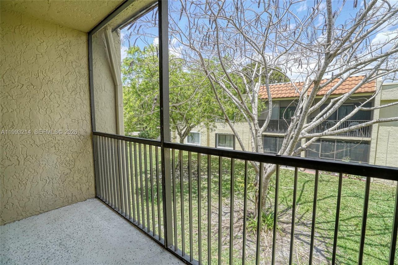 434 Lakeview Dr , Unit 205, Weston, FL 33326 Photo
