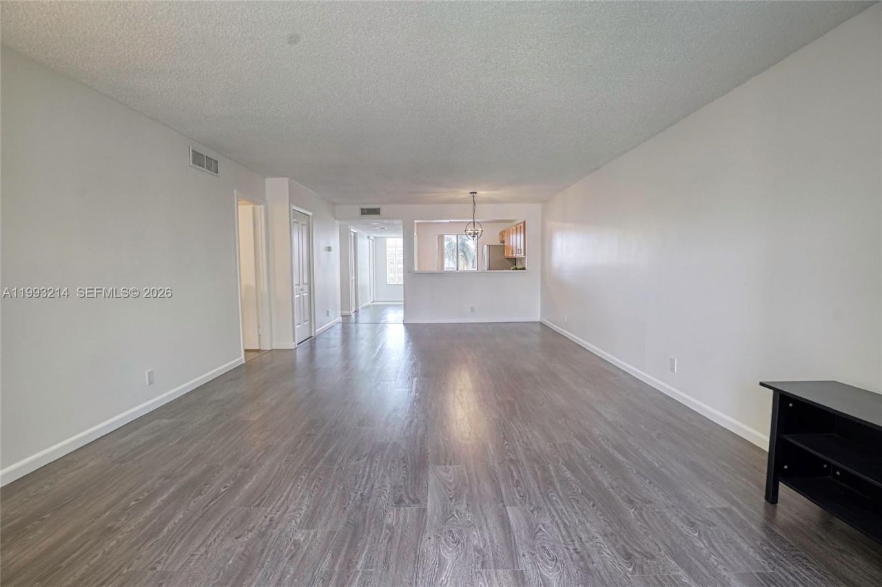 434 Lakeview Dr , Unit 205, Weston, FL 33326 Photo
