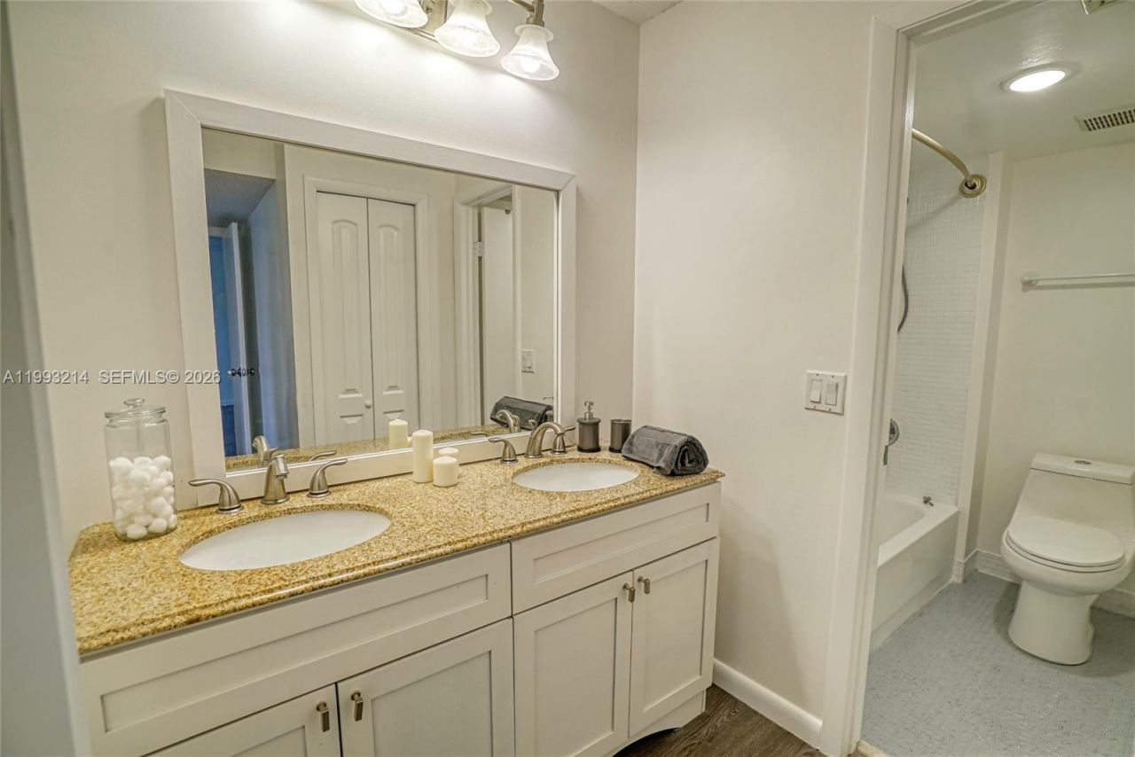 434 Lakeview Dr , Unit 205, Weston, FL 33326 Photo