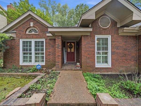 8691 CEDAR FARMS DR, Memphis, TN 38016