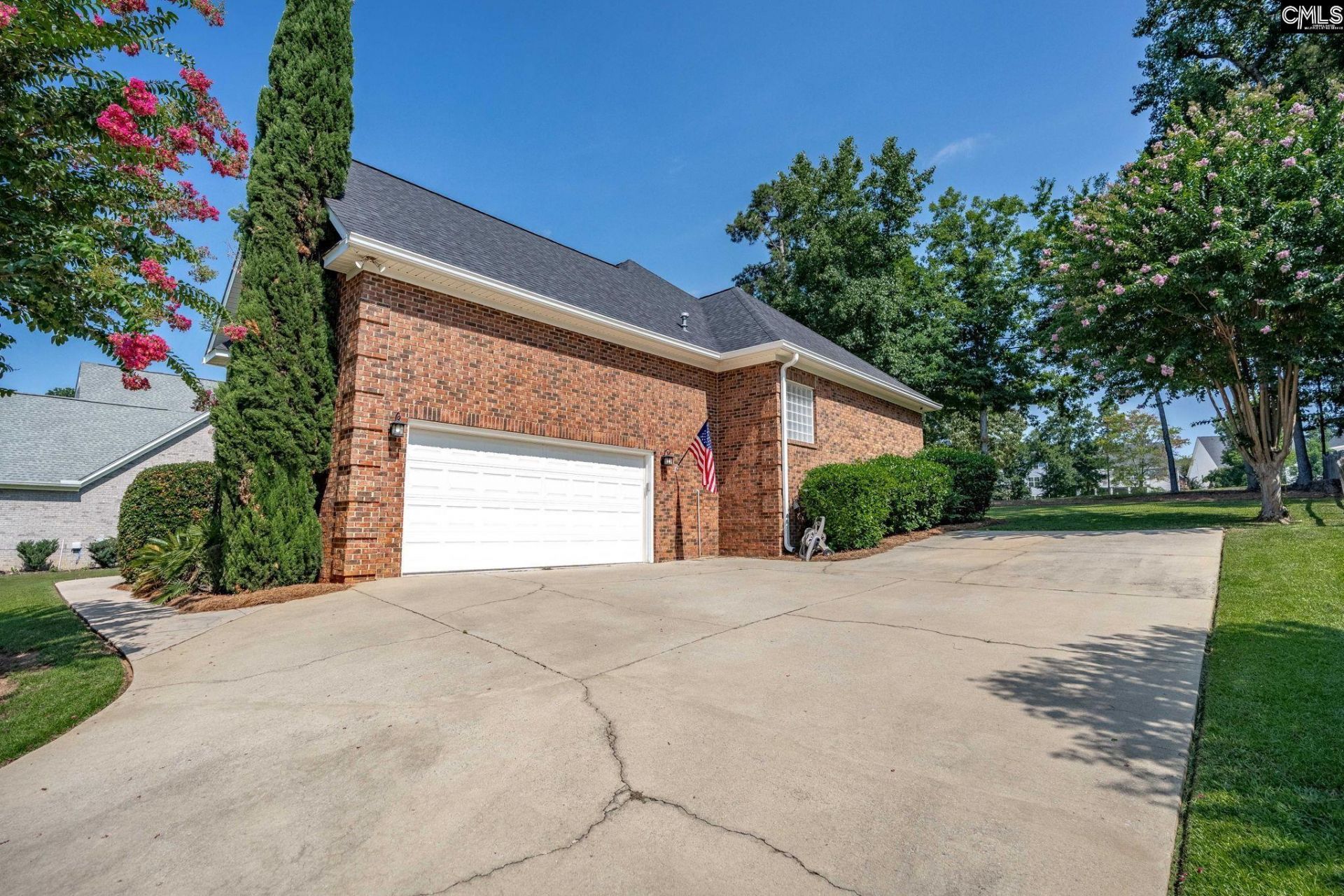 212 Bay's End Court Photo 4