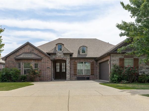 5807 Knotty Pine Road, Bentonville, AR 72713