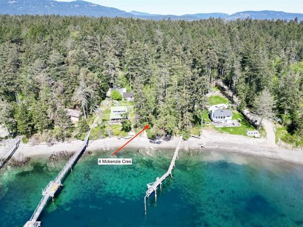 4 McKenzie Cres , Piers Island, BC V8L 5Y7