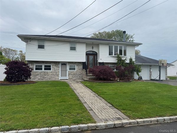 West Babylon, NY 11704