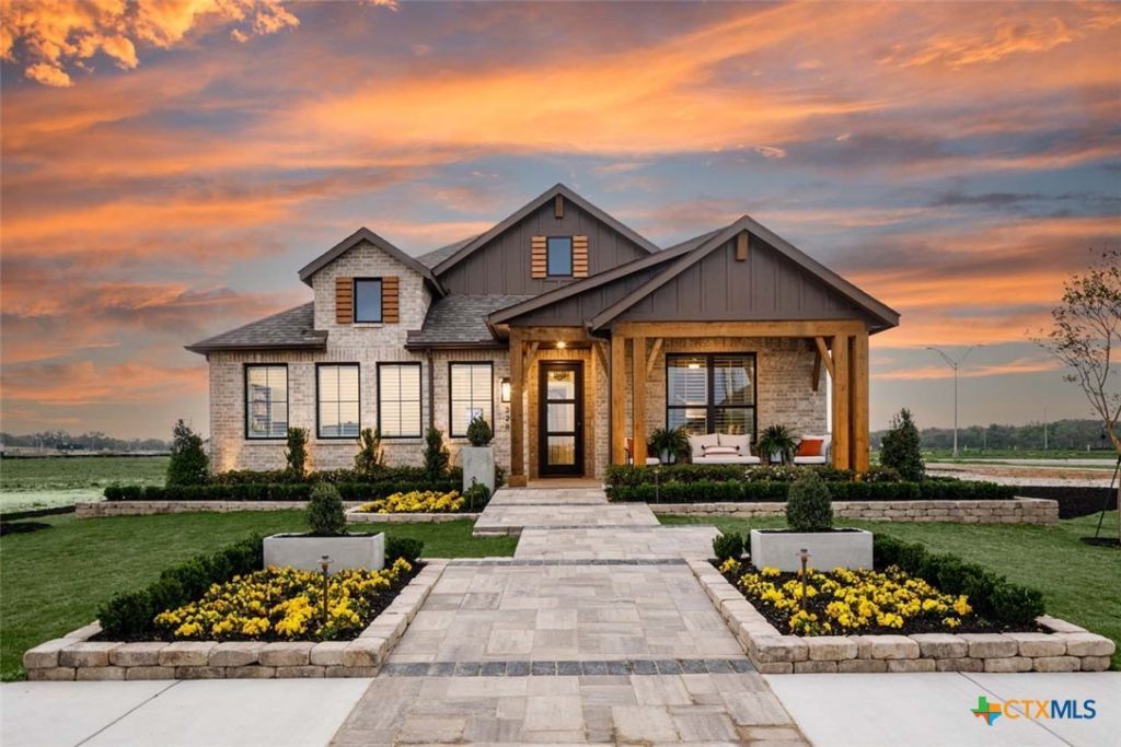 228 White Oak , Castroville, TX 78009 Main Photo
