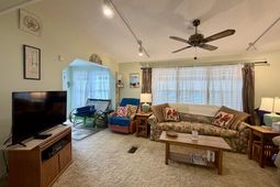 422 Sandlewood Dr. photo 4