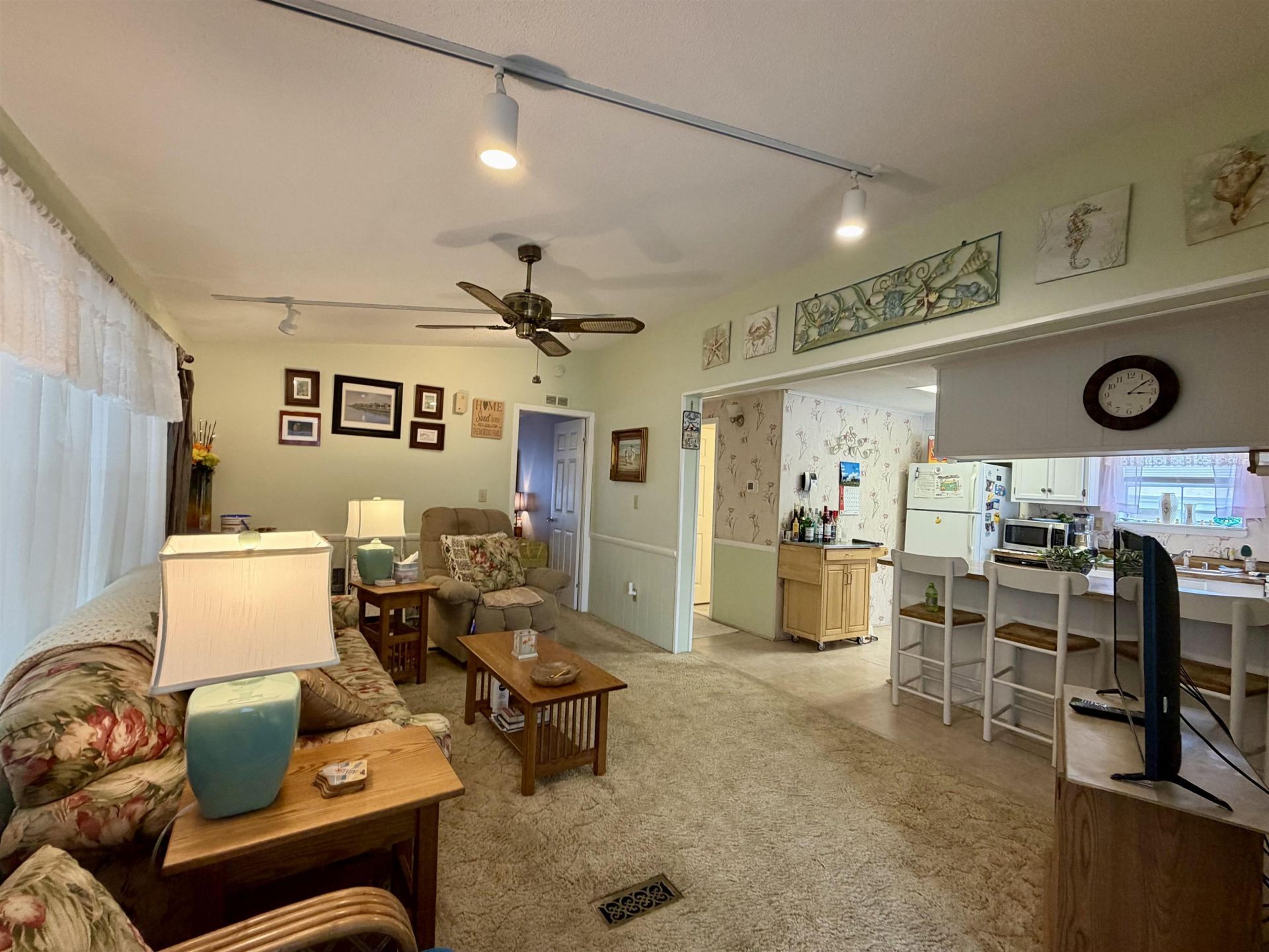 422 Sandlewood Dr. Photo 3
