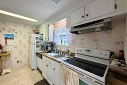 422 Sandlewood Dr. photo 4