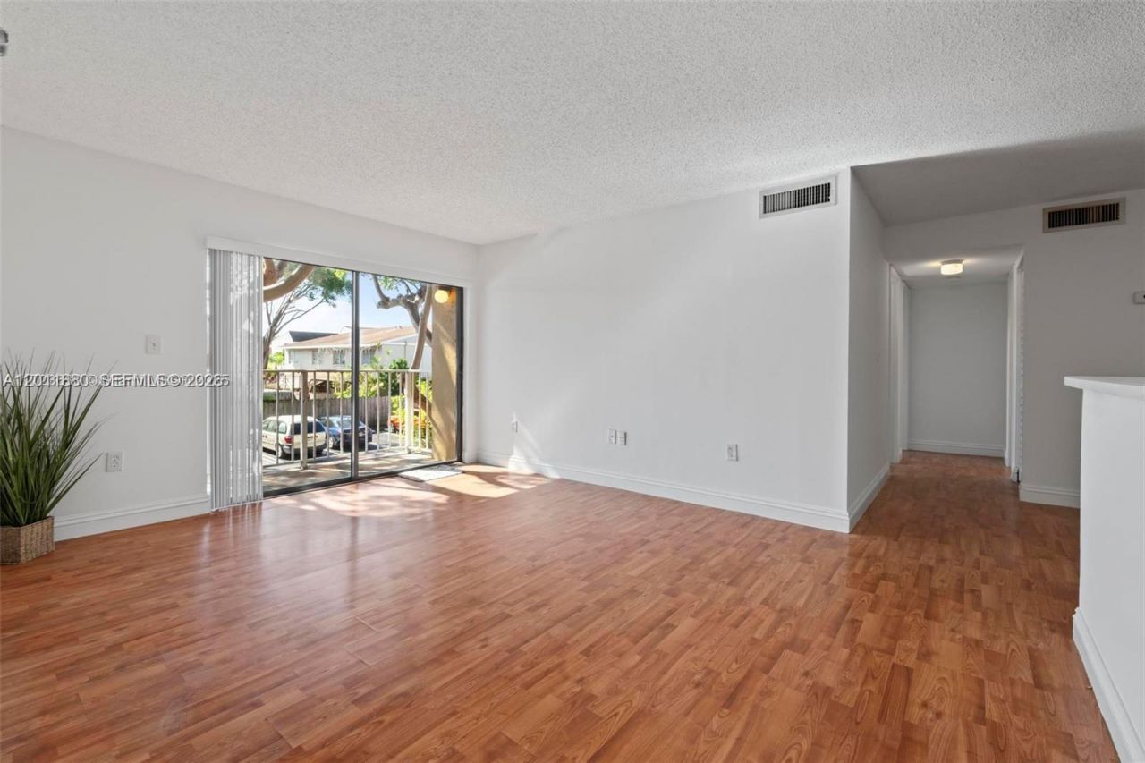 15600 SW 80th St , Unit L-203, Miami, FL 33193 Photo