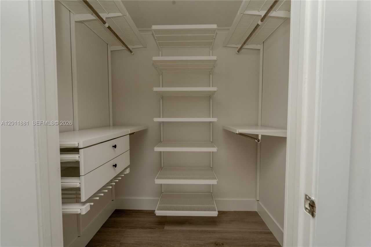 500 Brickell Ave , Unit 1407, Miami, FL 33131 Photo
