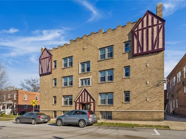 1385 Cranford Avenue , Unit 12, Lakewood, OH 44107