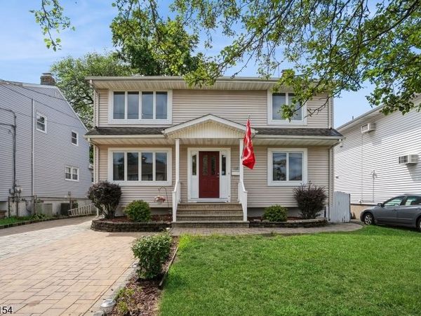 298 Nedellec Dr, Saddle Brook, NJ 07663