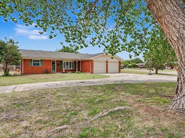 324 Cameron Drive, Altus, OK 73521