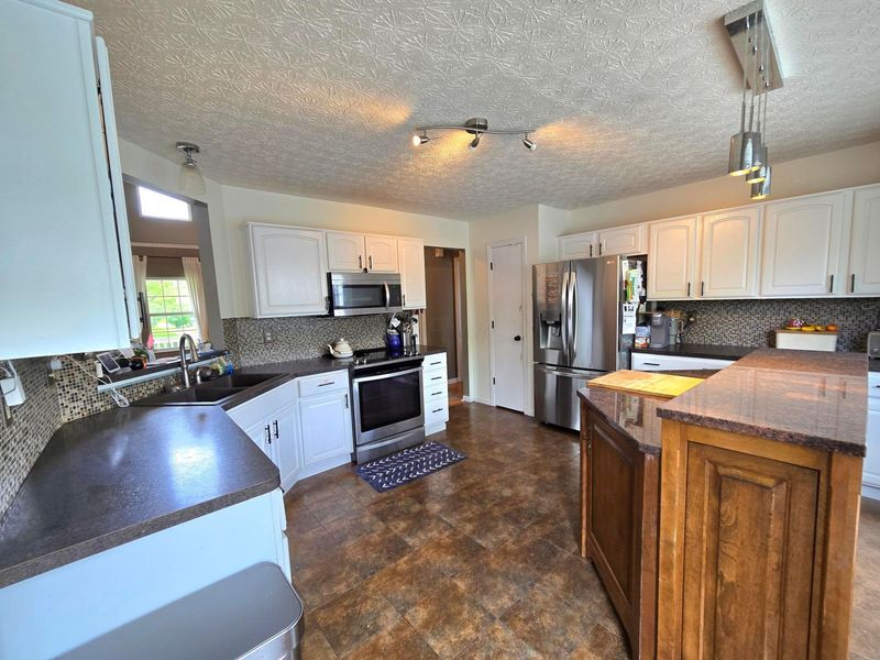7843 Pinehill Road, Lewis Center, OH 43035 Photo 11