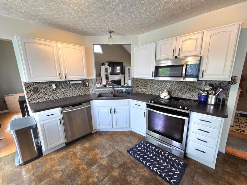 7843 Pinehill Road, Lewis Center, OH 43035 Photo 12