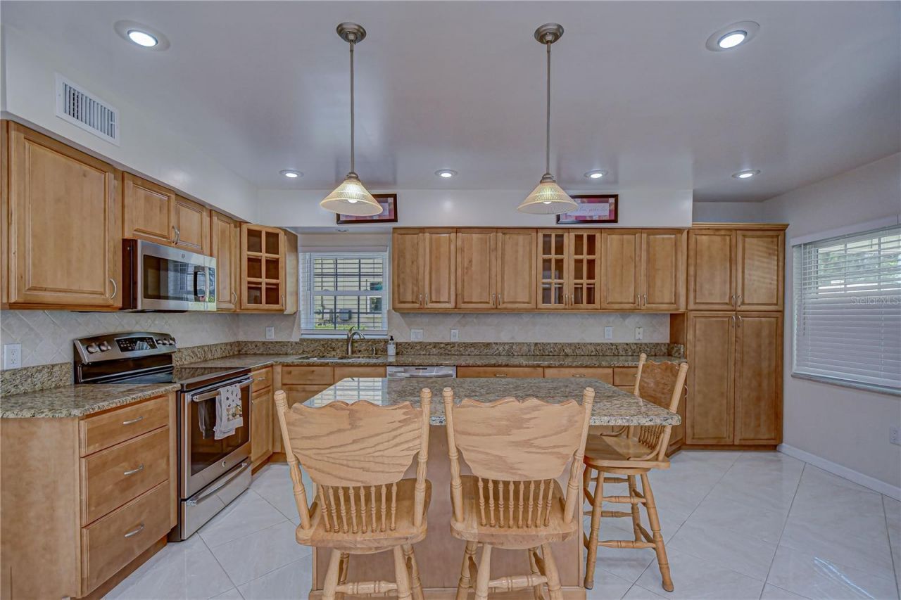 11912 Riverhills Drive, Tampa, FL 33617 Photo