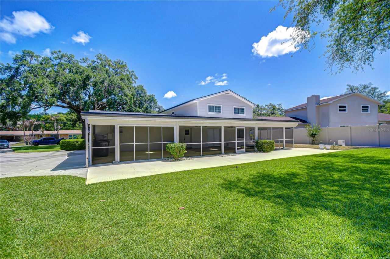 11912 Riverhills Drive, Tampa, FL 33617 Photo