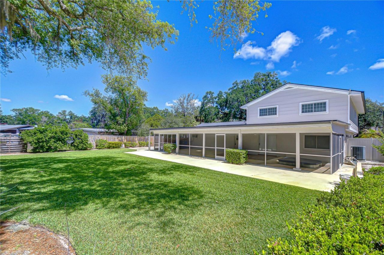 11912 Riverhills Drive, Tampa, FL 33617 Photo