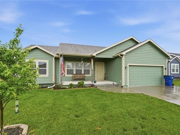 941 N Cottonwood Court, Tonganoxie, KS 66086