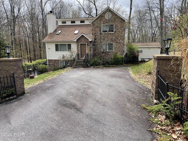 154 Forest Ridge Drive , Hawley, PA 18428