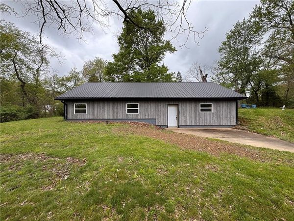 11 Old Saxonburg Blvd , Tarentum, PA 15084