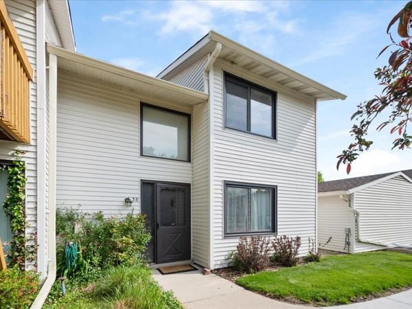36 CONSTITUTION Court, Vernon Hills, IL 60061