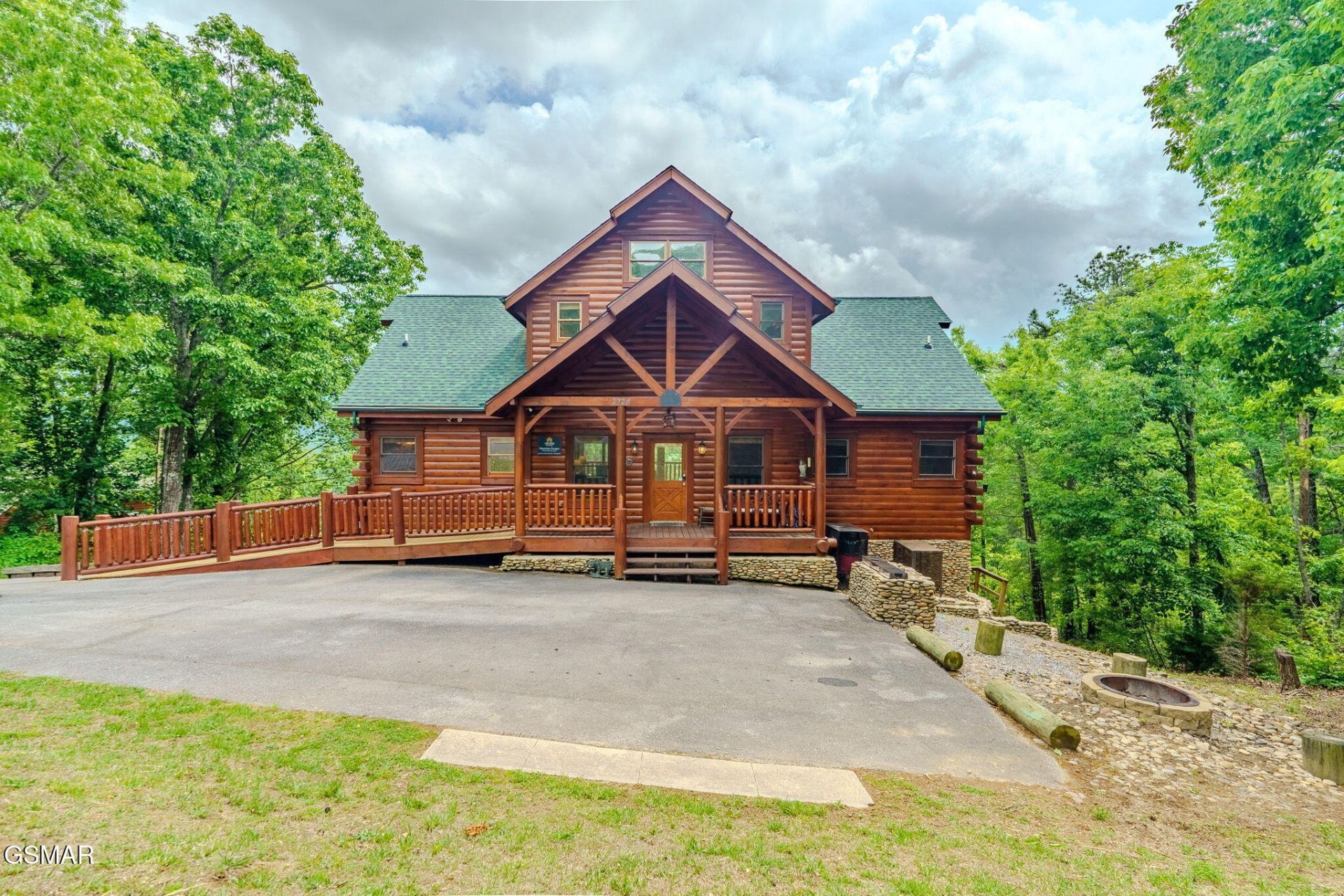 2724 Cats Paw Lane, Sevierville, TN 37862 Main Photo