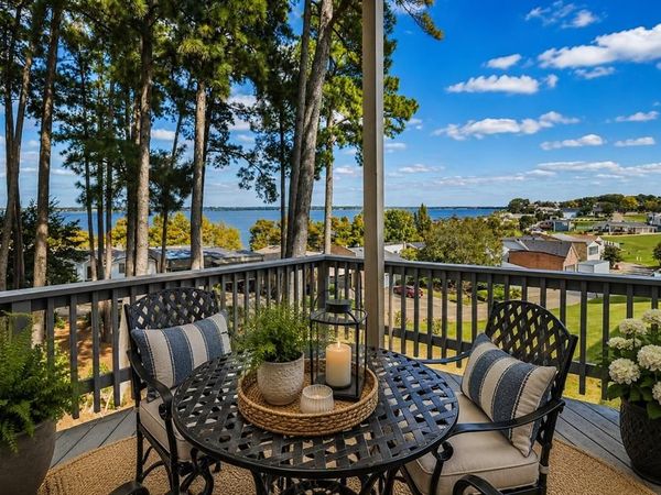 5715 S Lakeshore Drive, Shreveport, LA 71119
