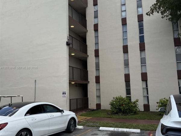 9411 SW 4th St , Unit 111, Miami, FL 33174