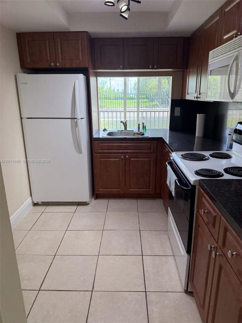 9411 SW 4th St , Unit 111, Miami, FL 33174 Photo