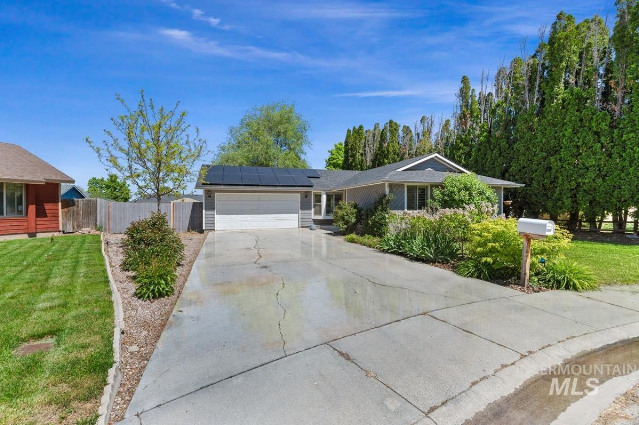2715 Twilight St, Caldwell, ID 83605 Main Photo