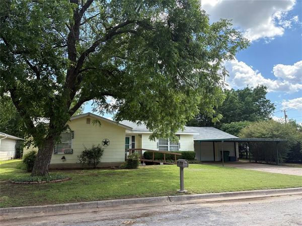 919 W. COLLEGE Highway, Jacksboro, TX 76458